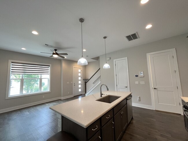 Photo - 2/2.5 - MODERN TOWNHOME IN THE NATIONS