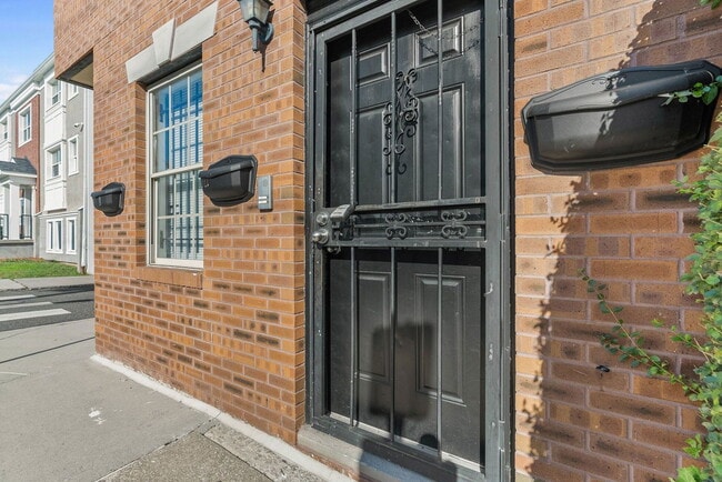 Photo - 621 N 33rd St