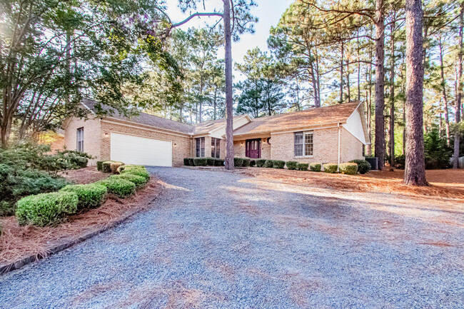 Building Photo - 965 Monticello Dr