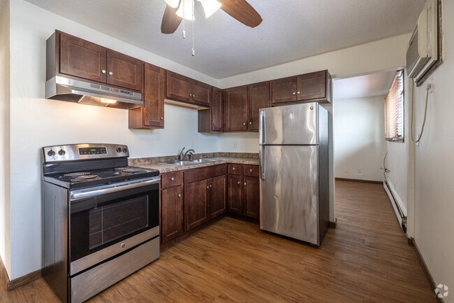 2BR, 1BA - 700SF - Kitchen