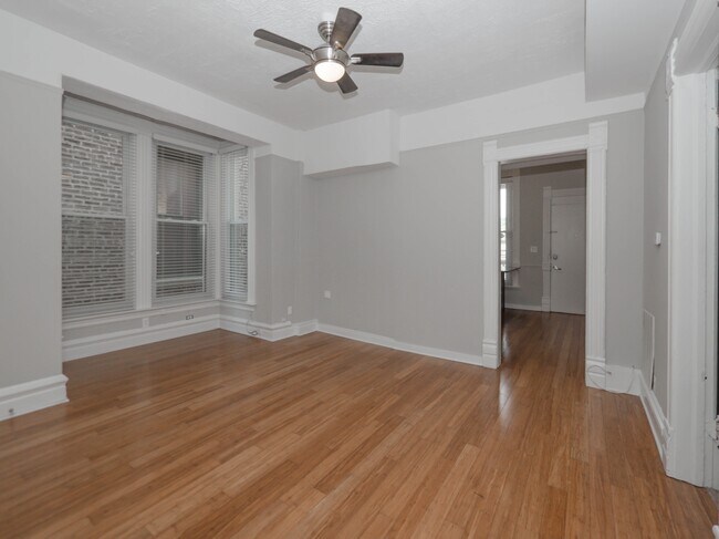 Photo - 846 W Armitage Apartments