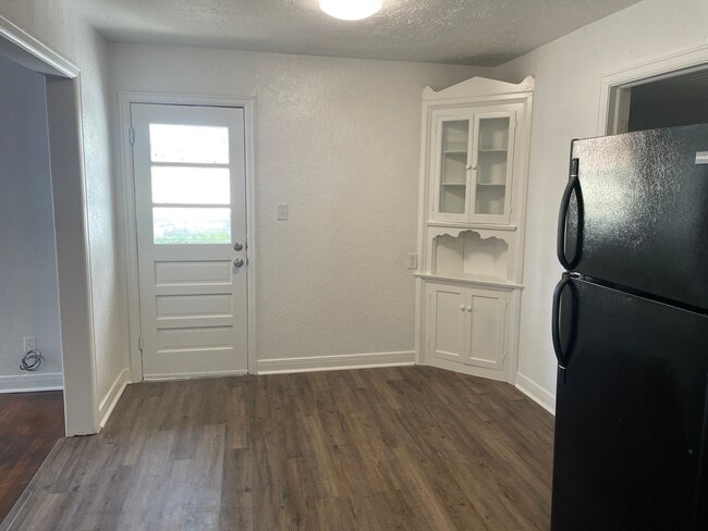 Photo - 910 W Cantwell Ave