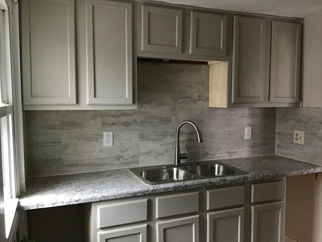 Photo - 716 1/2 W State st