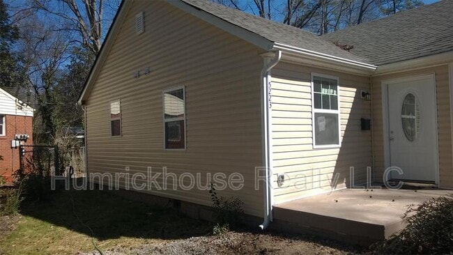 Building Photo - 5223 Valley Stream Rd Rental