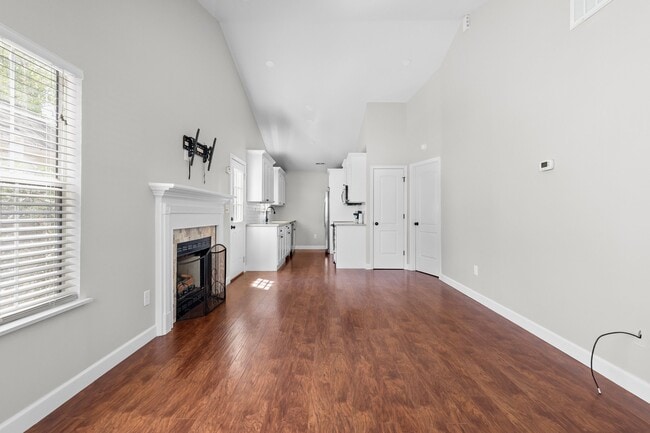 Photo - 303 Southcreek Dr