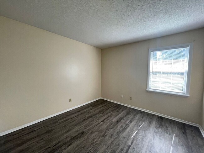 Photo - Lovely 2 Bedroom 1 Bath Duplex