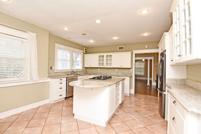 Photo - 416 Hillcrest St