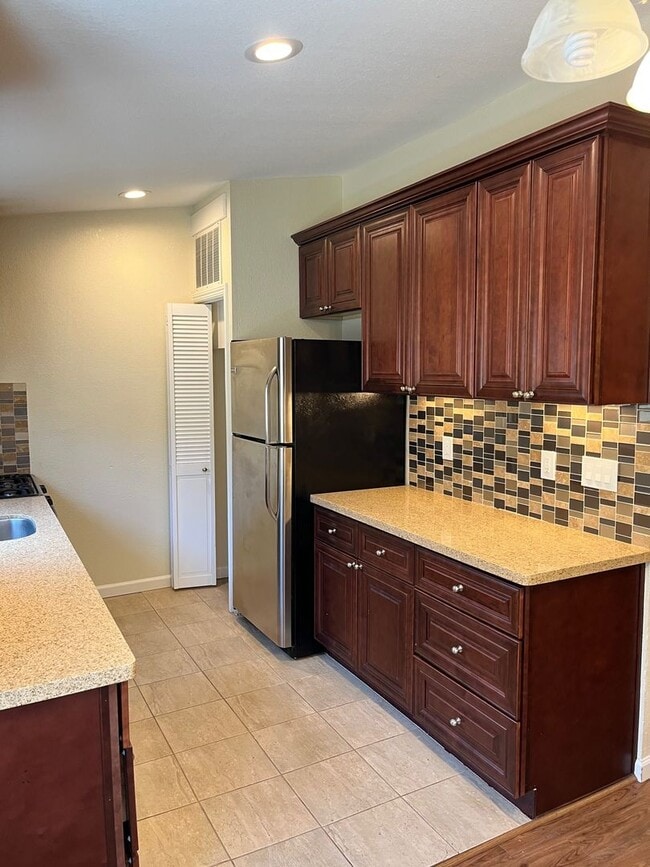 Building Photo - Spacious 1bd/1ba apartment Unit 1535-F