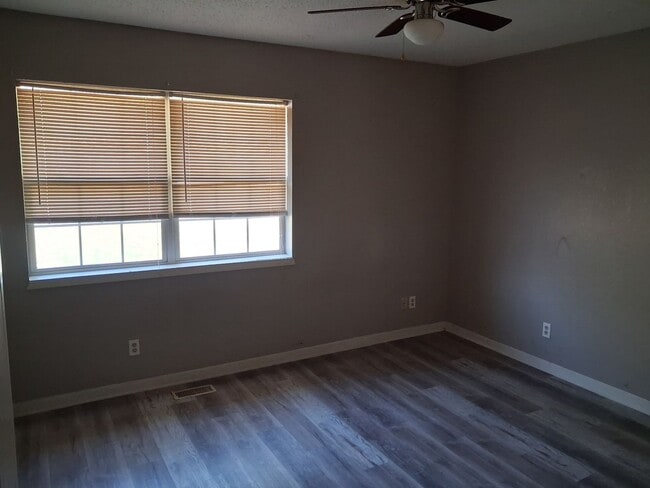 Photo - 1010 N Elm St