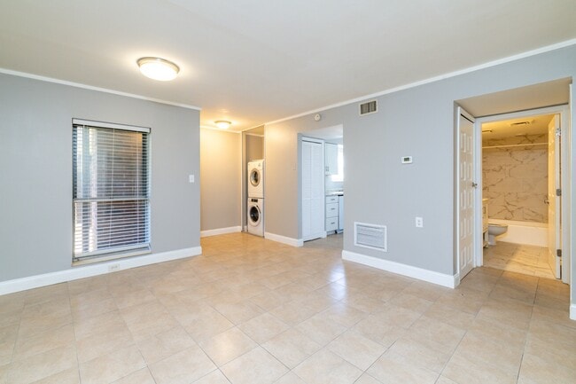 431 Canberra Dr