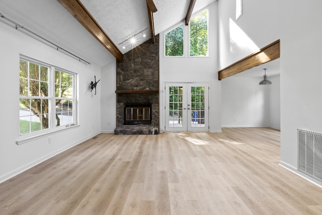 Photo - 240 N Cedarbrook Dr