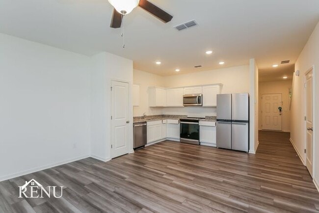 Photo - 3096 Calcutta St