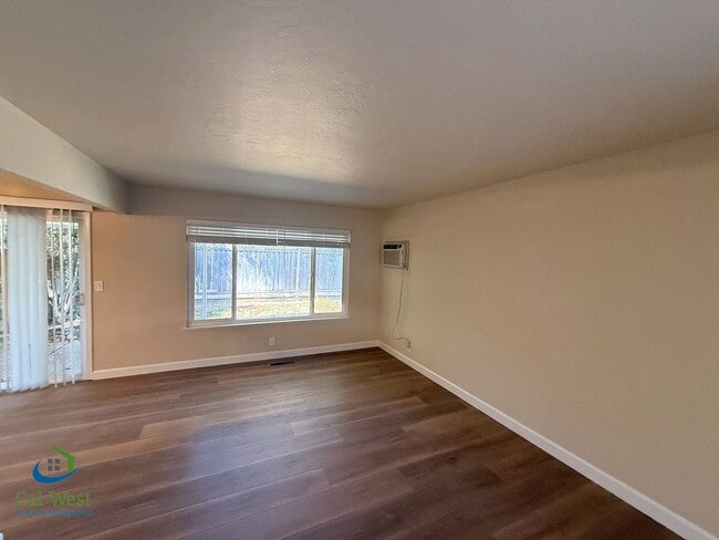 5863/5865 Hillview Ave.