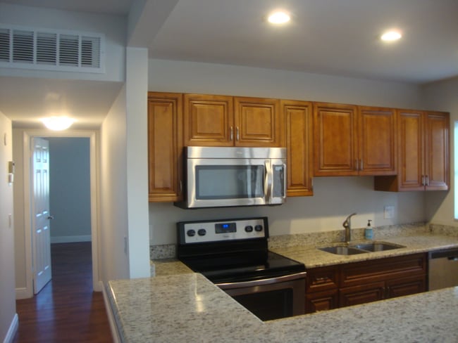 Photo - 665 Enfield St Unidad B-12