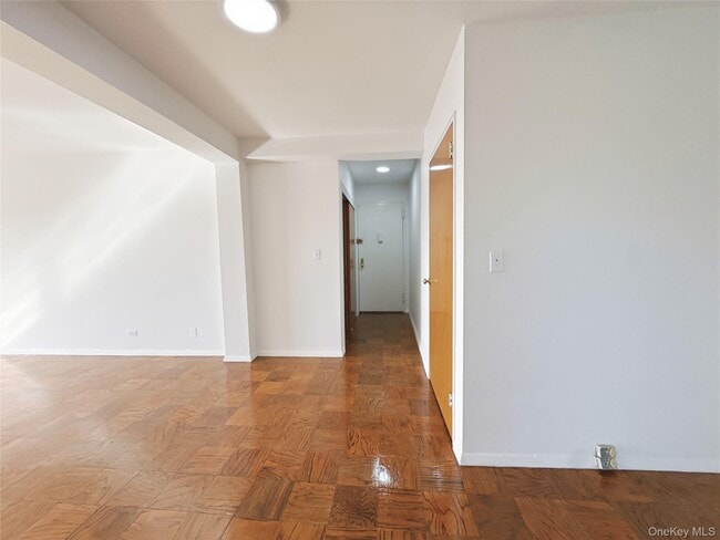 Photo - 3240 Riverdale Ave Unidad 6J