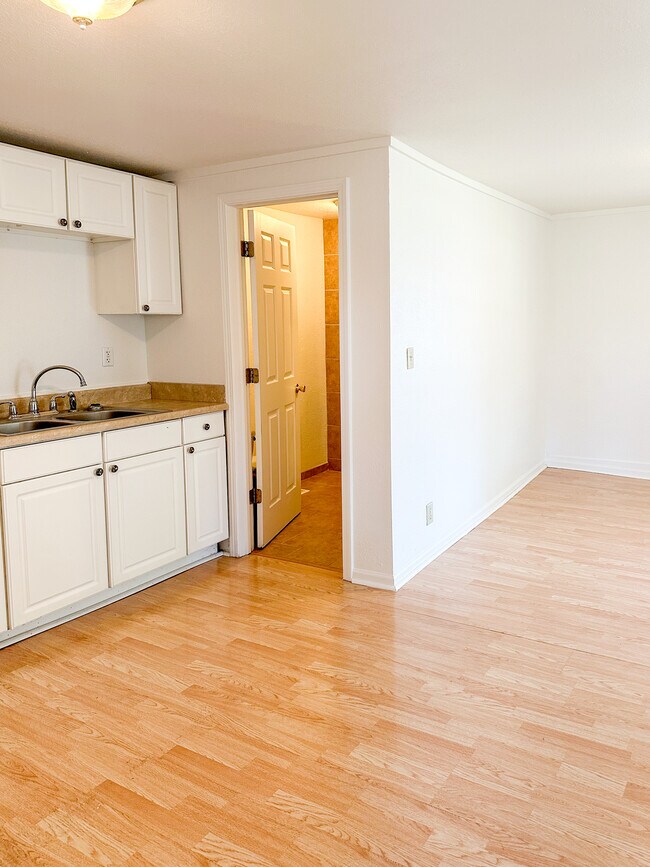 950 Center St Apartments Unit 2 Lake Geneva, WI