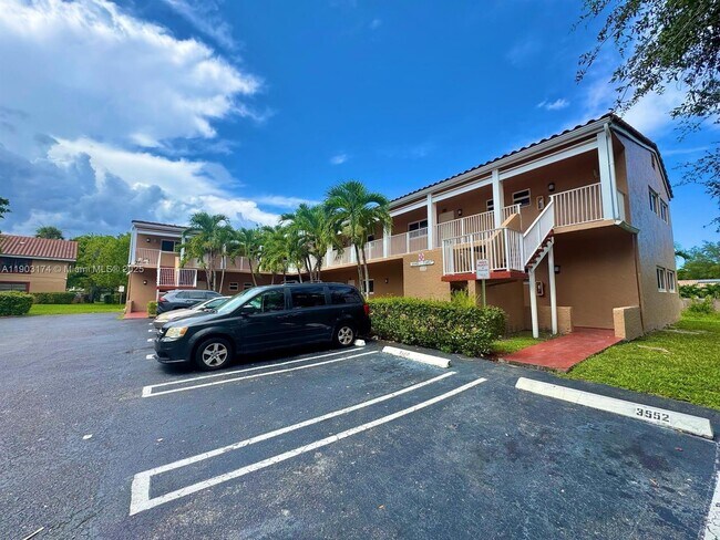 Building Photo - 3556 NW 114th Terrace Unit 3556