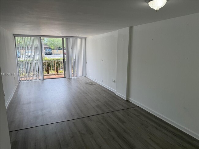 Building Photo - 13120 SW 92nd Ave Unit B-120