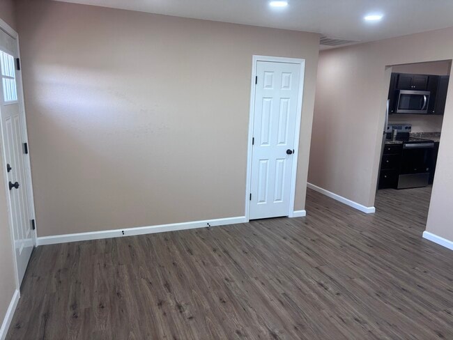 Photo - 1811 Briarwood Dr