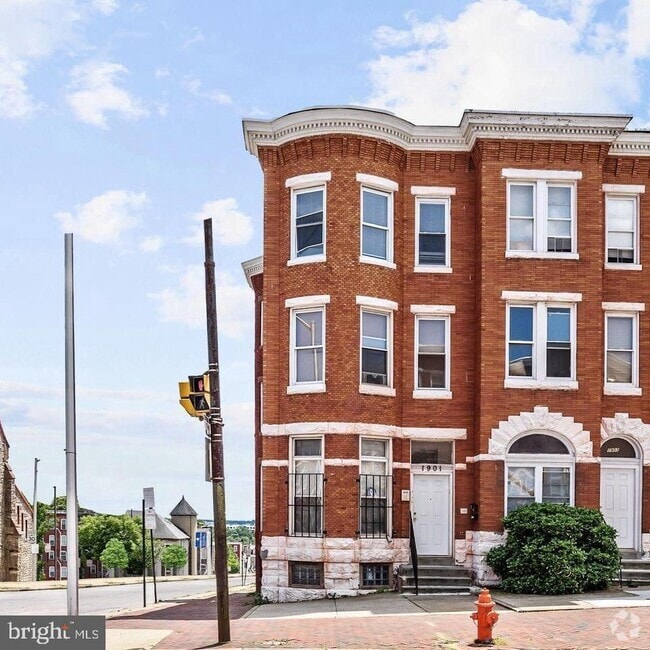 Building Photo - 1901 W Baltimore St Rental