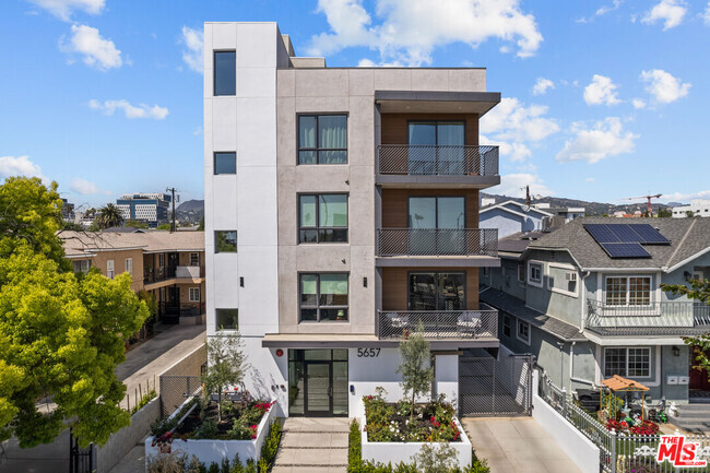 Building Photo - 5657 Virginia Ave Unit 301 Rental