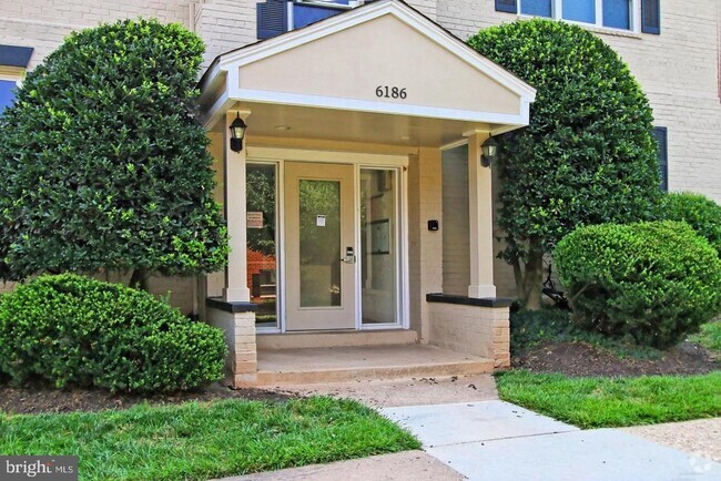 Building Photo - 6186 Greenwood Dr Unit 102 Rental