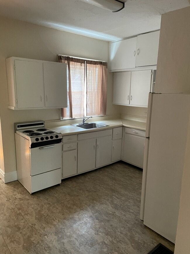 Kitchen - 23 Pleasant St Unit 3