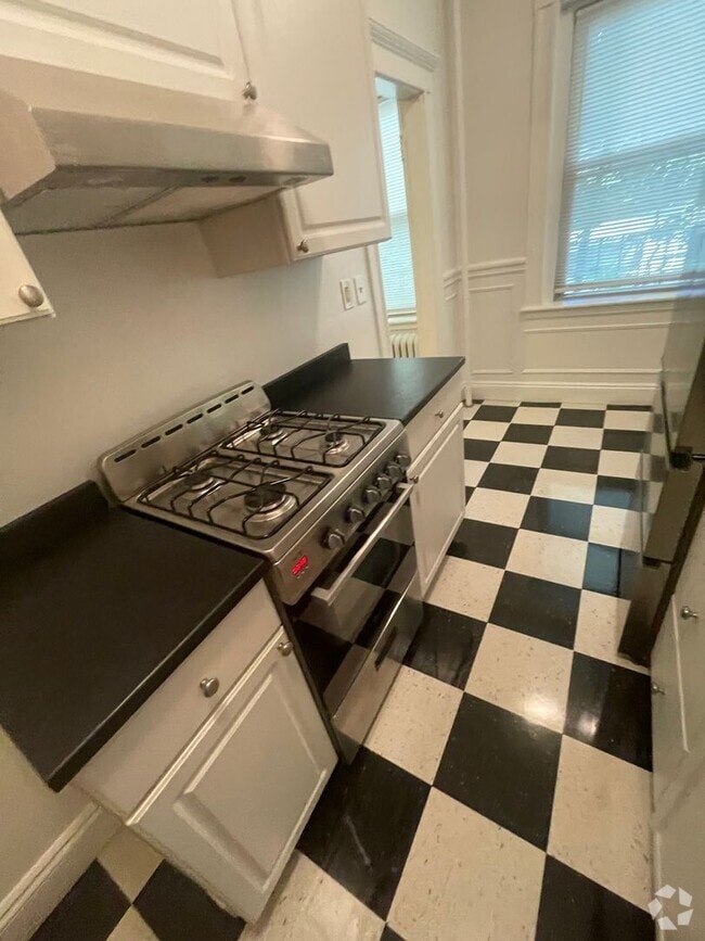 Building Photo - Brand new renovated studio with full kitch... Rental