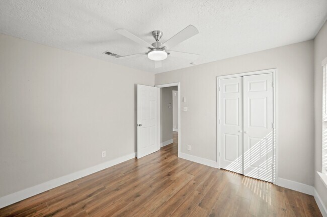 Photo - 5201 Pease St