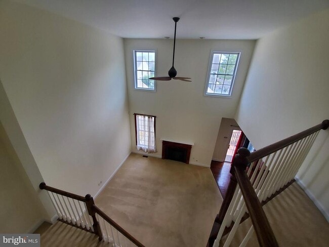 Photo - 102 Burnet Crescent