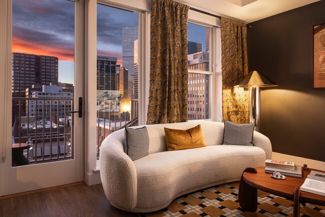 NOVEL Uptown by Crescent Communities