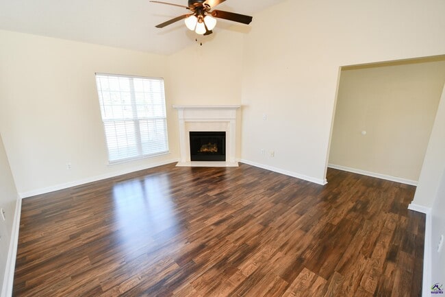 Photo - 337 Tyson Glen Dr