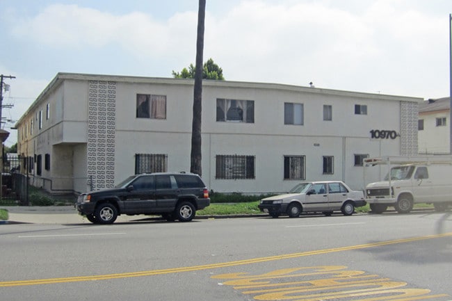 Building Photo - 10970 S Figueroa St