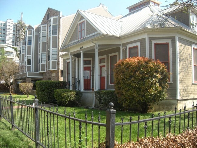Photo - 915 W 23rd St