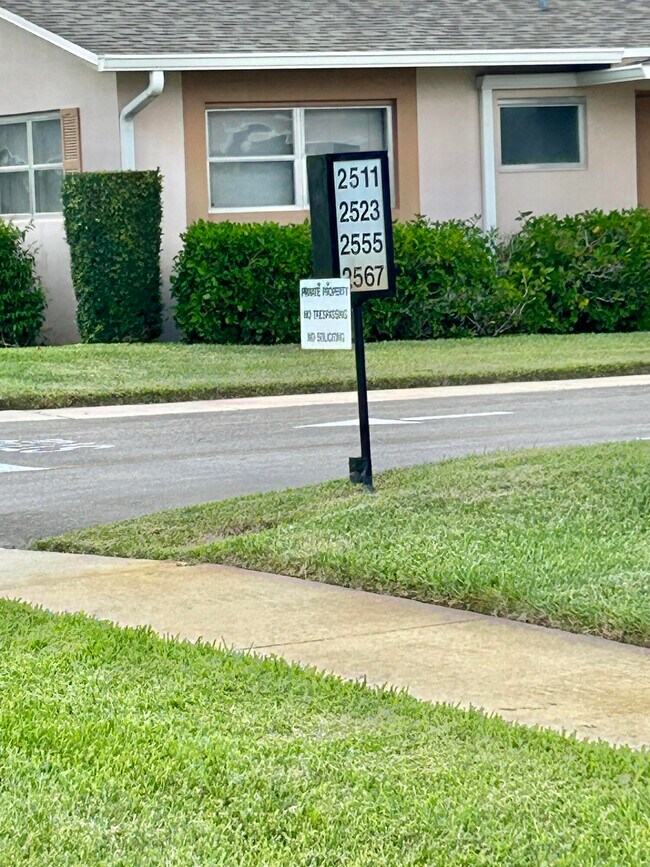 Photo - 2567 Dudley Dr W Unidad H