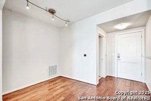 Photo - 7204 Oak Manor Dr