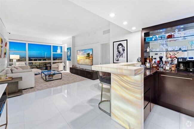 Building Photo - 6801 Collins Ave Unit PH01-PH02 Rental