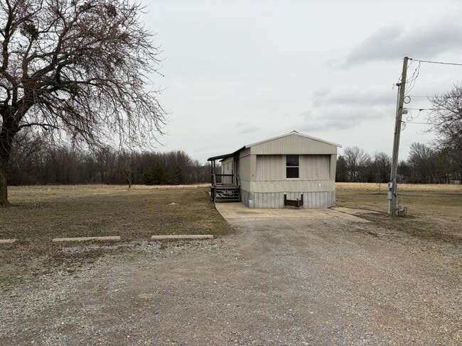 Building Photo - 17822 S Bryant Rd