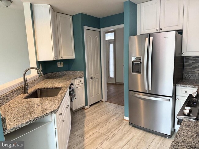 Building Photo - 28400 Pinehurst Cir