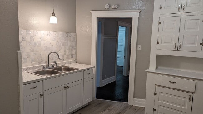 Photo - 534 Holbrook St Unit 1