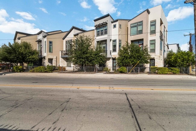 Photo - 2104 N Saint Marys St