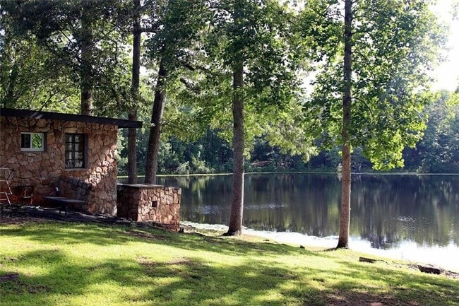 Photo - 415 Walton Rd