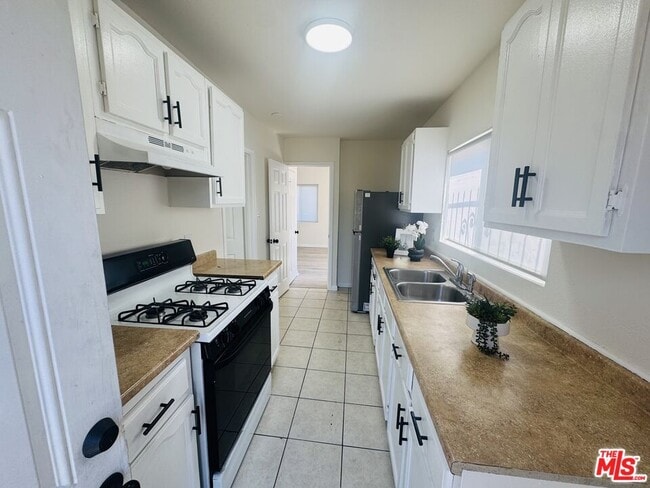 Photo - 636 W 81st St Unit 644