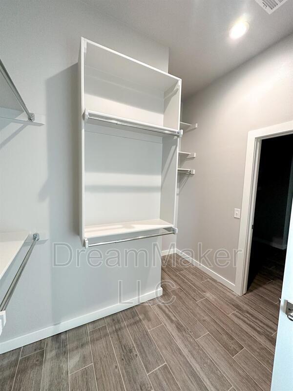 Photo - 5192 Red Maple Ave