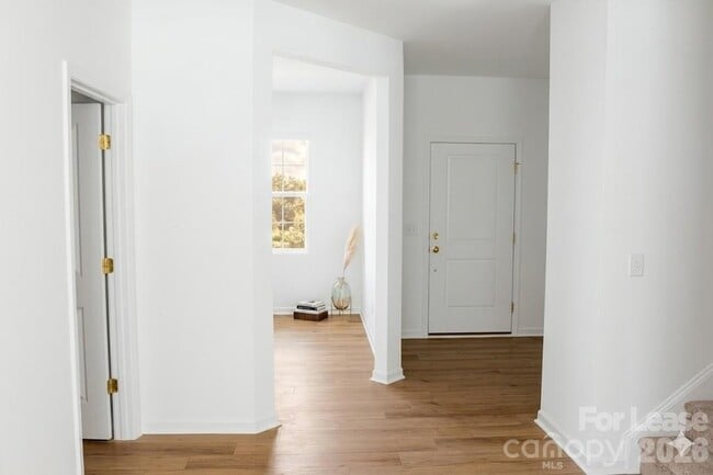 Photo - 1215 Nesters Store Pl SW