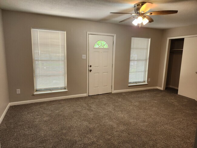 Photo - 9401 Hollaman Cir