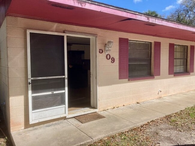 Building Photo - 1 bedroom, 1 bath apartment