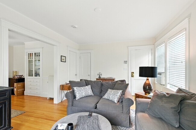 49 St John St Unit 3