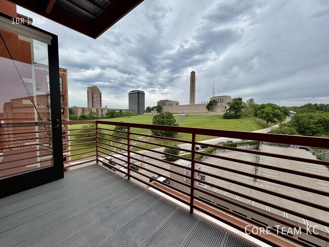 Photo - 217 W Pershing Rd Unidad 802