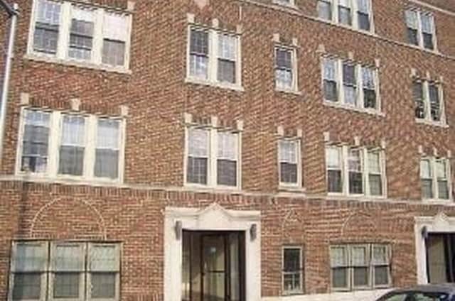 Building Photo - 3339 N Lamon Ave Unit 2